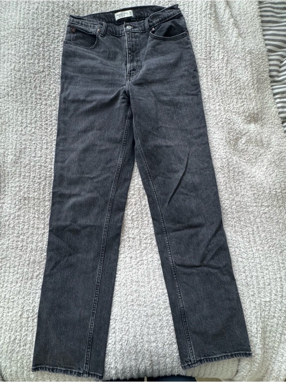 Abercrombie & Fitch 90s Straight Ultra High Rise Jeans in Washed Black